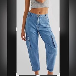 FREE PEOPLE LEVIS CARGO JEANS SZ 28